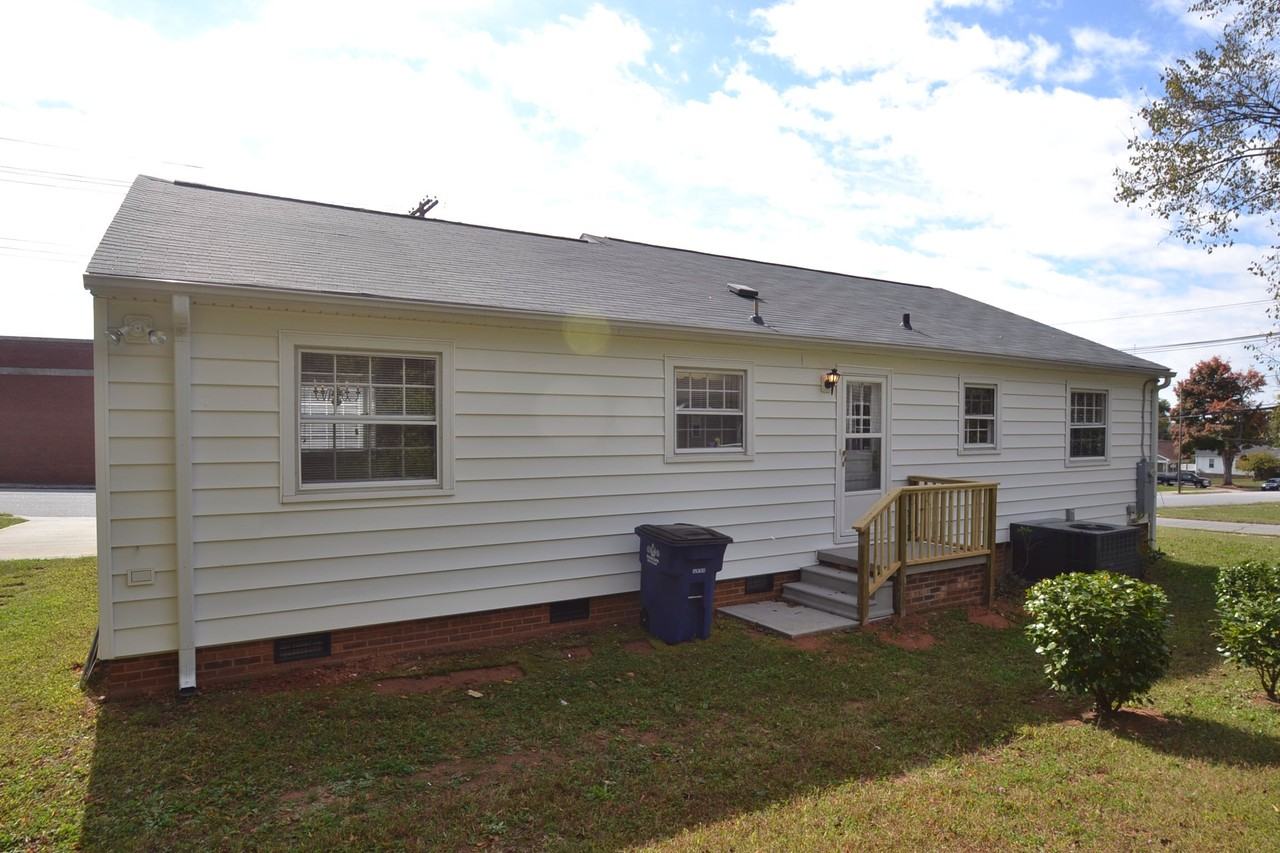 503 14th St NE - Photo 2 of 9