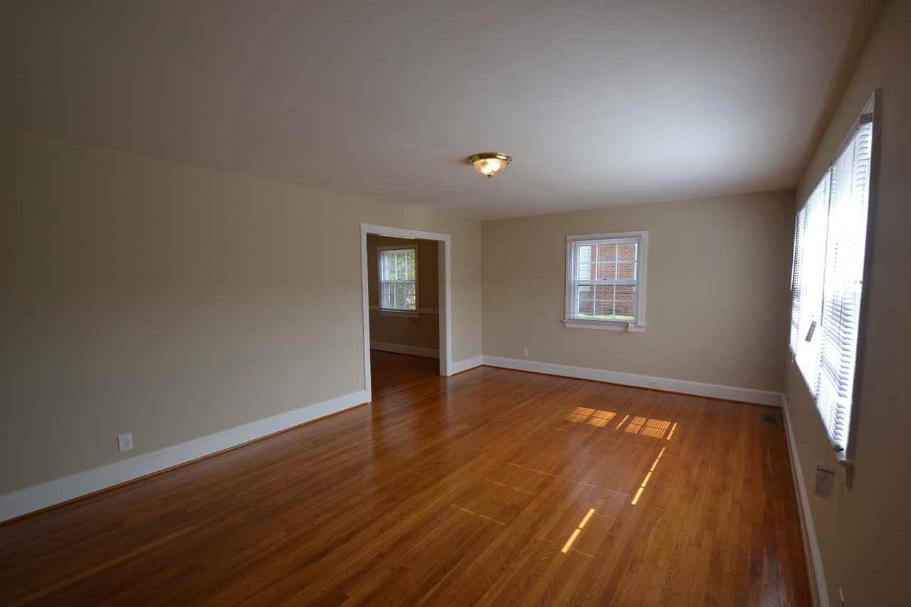 503 14th St NE - Photo 3 of 9