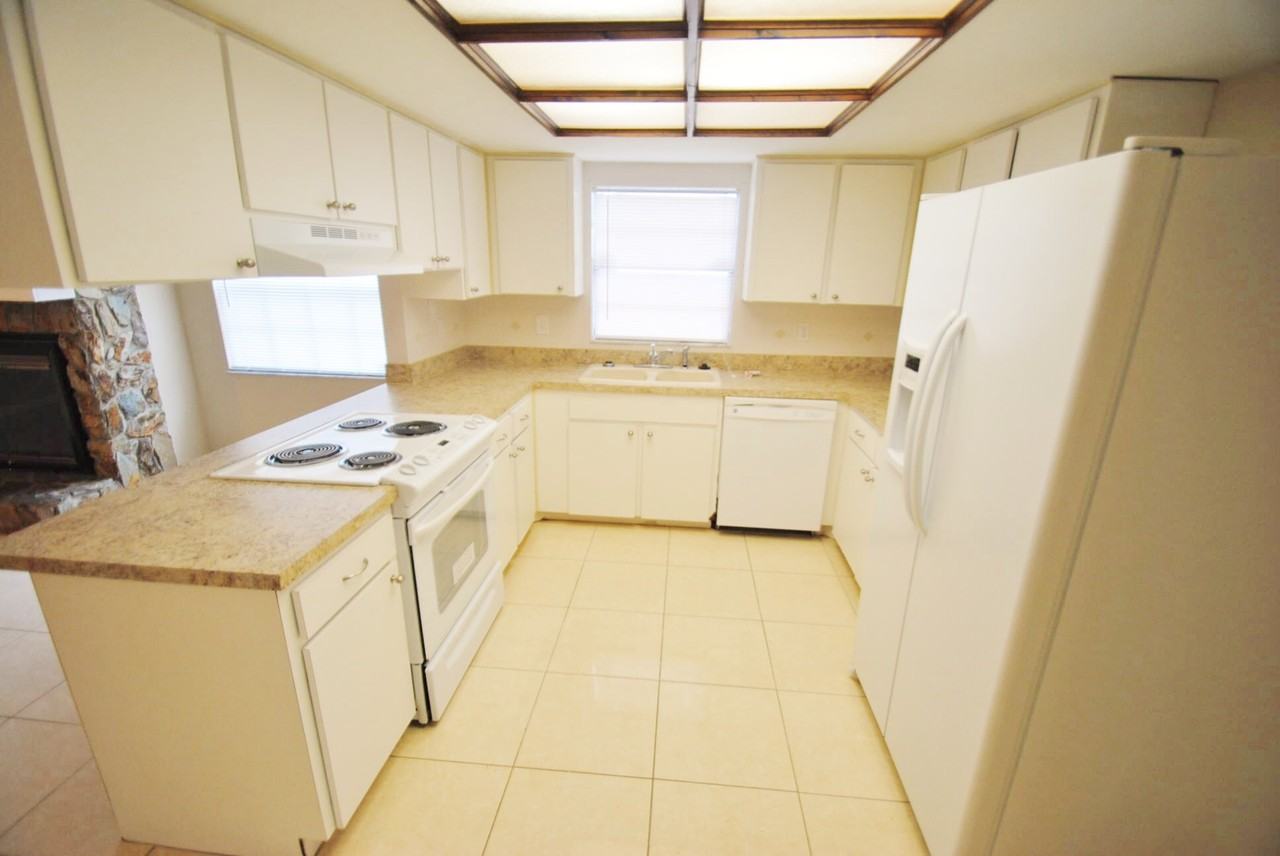 15601 Timberline Dr - Photo 3 of 7