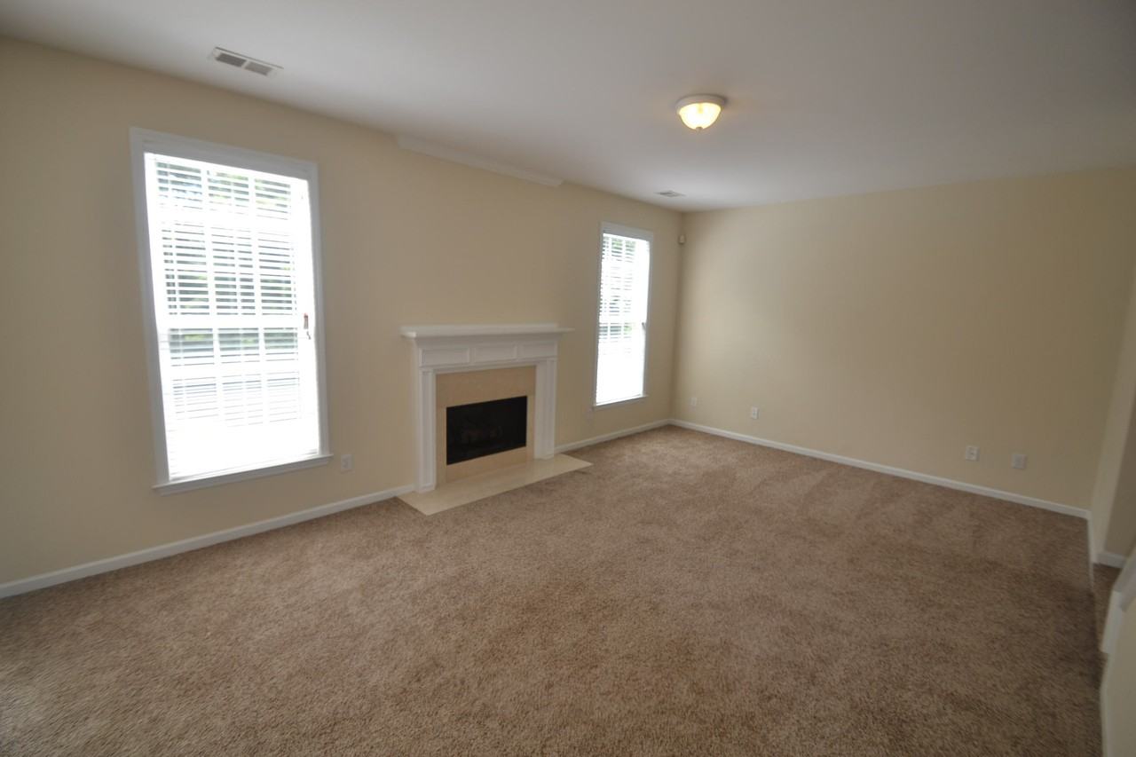5850 Crimson Oak Ct - Photo 3 of 10