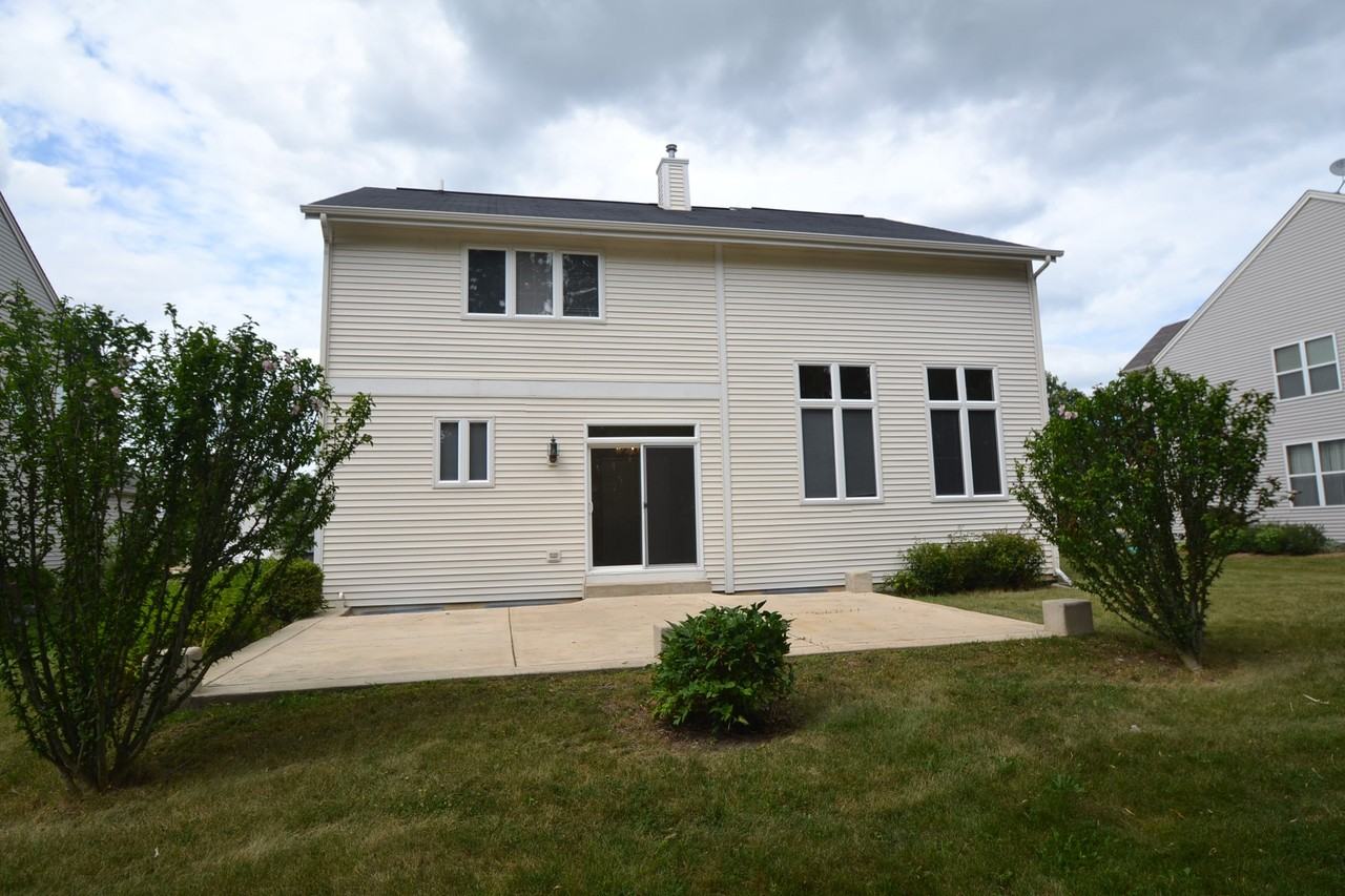326 Greenview Ln - Photo 3 of 18