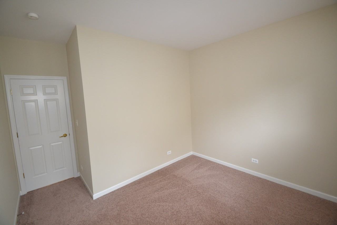 326 Greenview Ln - Photo 2 of 18