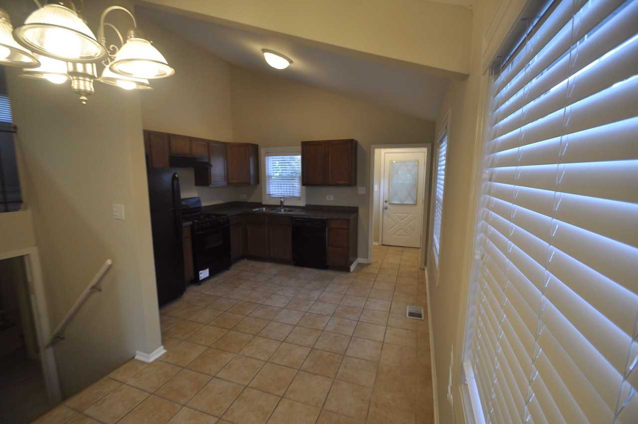 645 W Ridge Rd - Photo 3 of 8