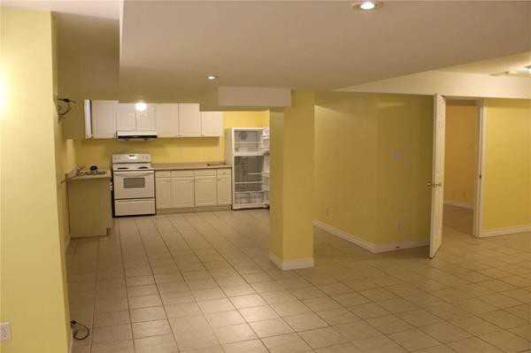 141 Tideswell Boulevard - Photo 2 of 30