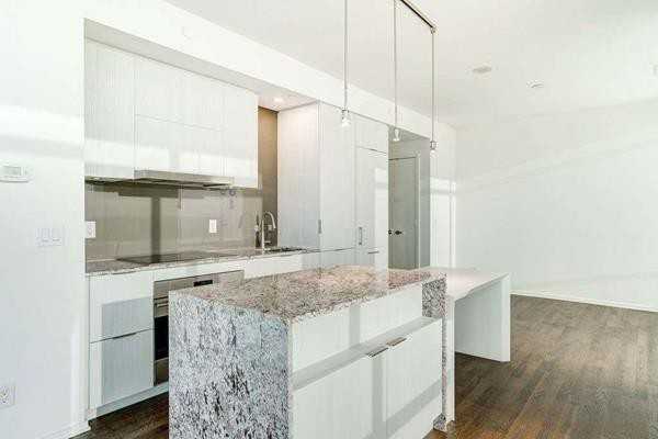 1 Bloor Street East #6209