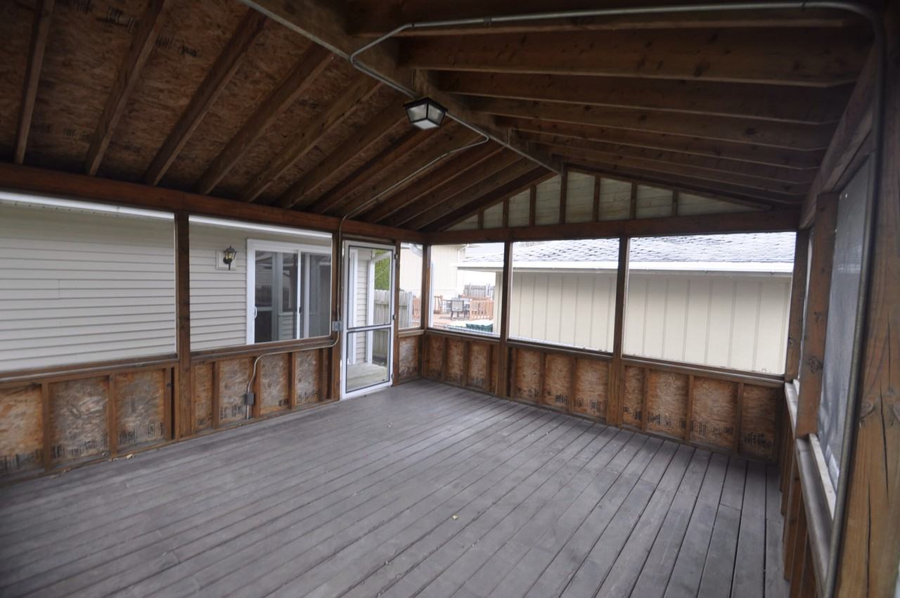 26W464 Cooley Ave - Photo 2 of 10