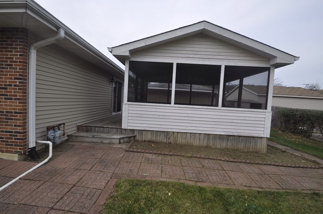 26W464 Cooley Ave - Photo 3 of 10