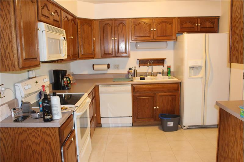 84 Nancy St - Photo 3 of 14