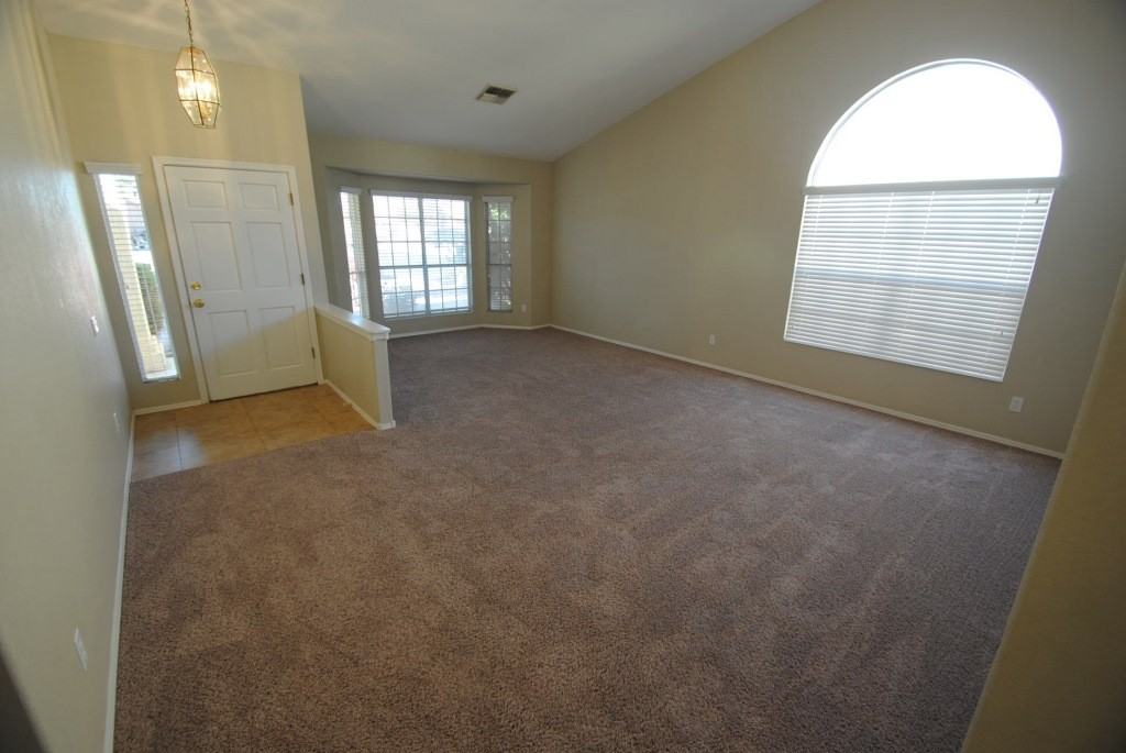1119 N Owl Dr - Photo 3 of 16
