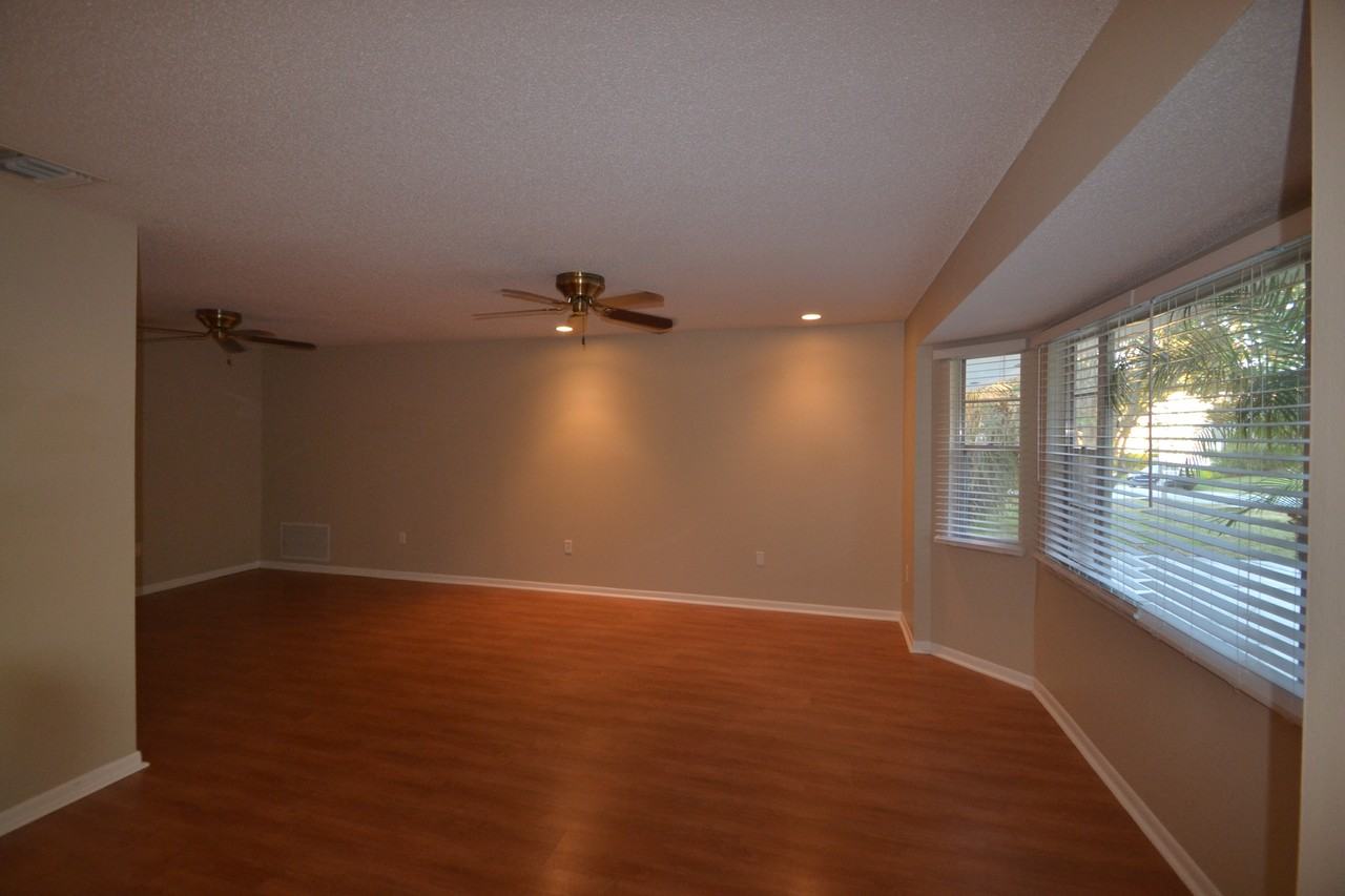 626 Riverview Ave - Photo 3 of 5