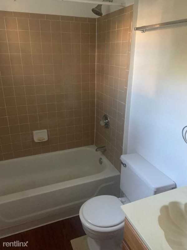 988 988 Hatch Street 3 - Photo 2 of 9