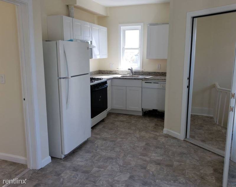 323 323 Beach St 2 - Photo 2 of 7