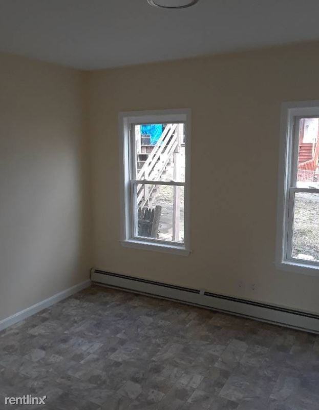 323 323 Beach St 2 - Photo 3 of 7