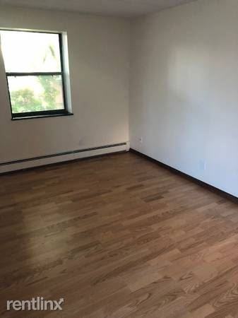 162 Summer St - Photo 3 of 9