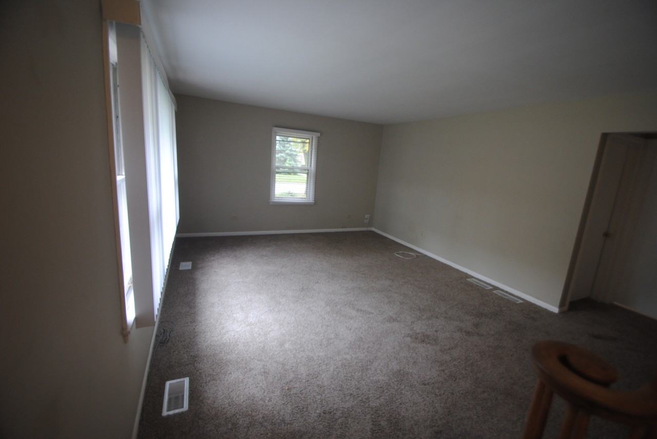 847 S 8th Ave - Photo 2 of 9