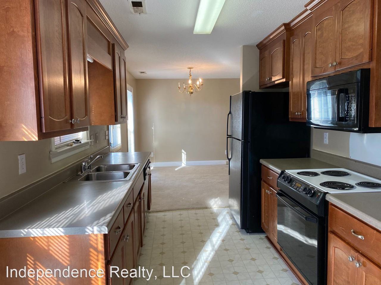 302 Earnhardt Dr - Photo 3 of 12