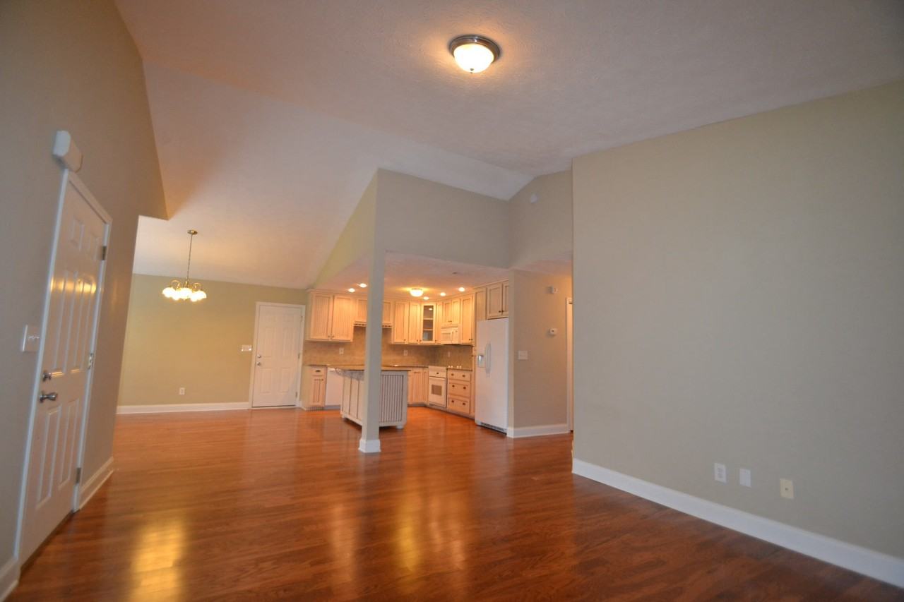 195 Hamilton Dr - Photo 2 of 14