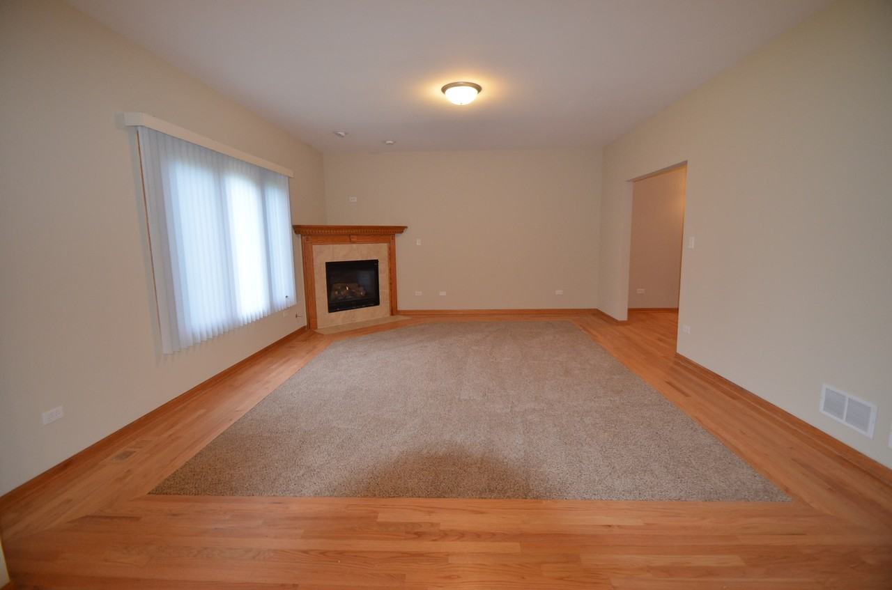 6102 Newbury Ln - Photo 2 of 14