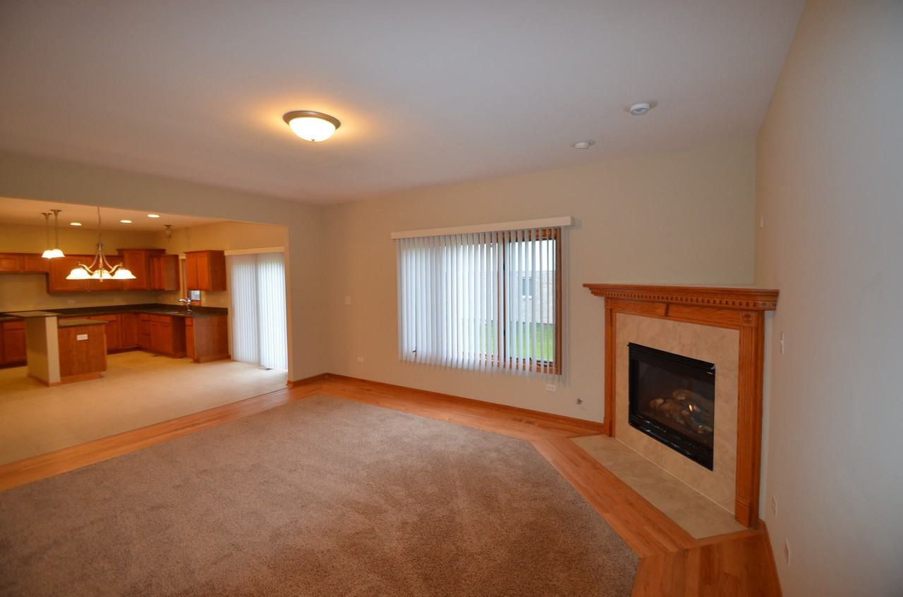 6102 Newbury Ln - Photo 3 of 14