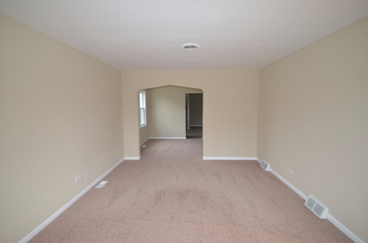 9358 Richmond St - Photo 2 of 9