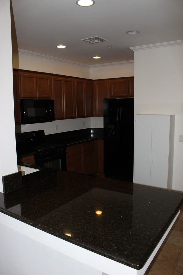 3321 N Ventura Rd - Photo 2 of 12
