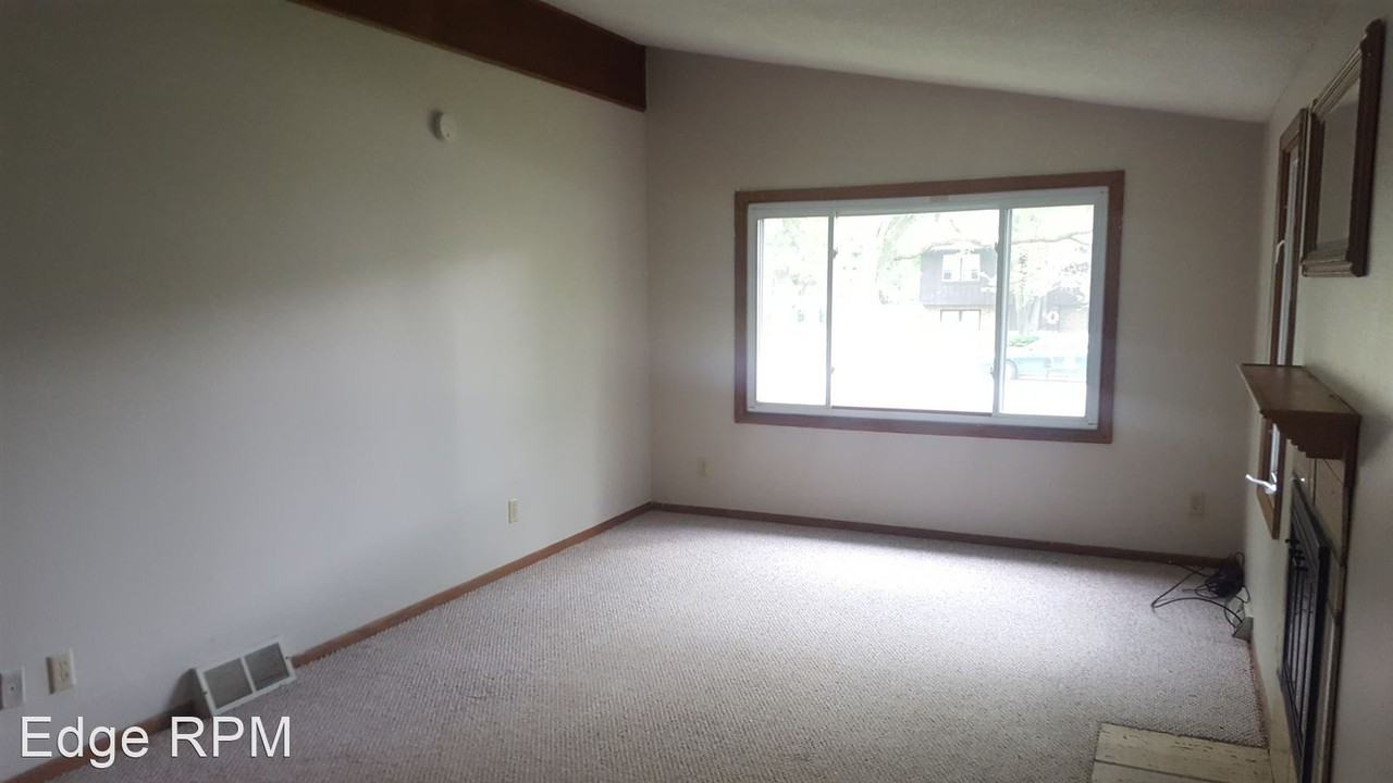 2522 Hiawatha Rd - Photo 3 of 15