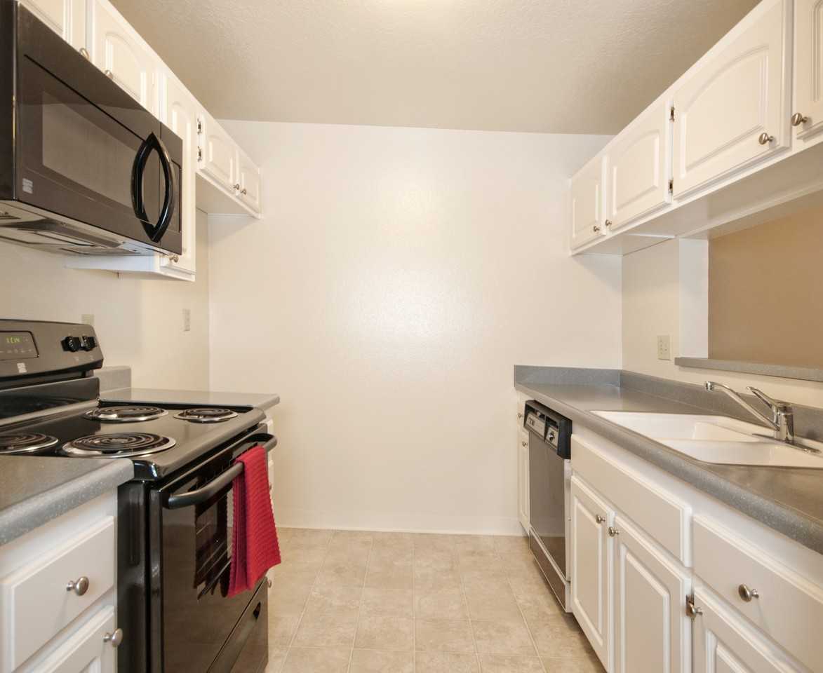 Bixby Knolls - Photo 2 of 14