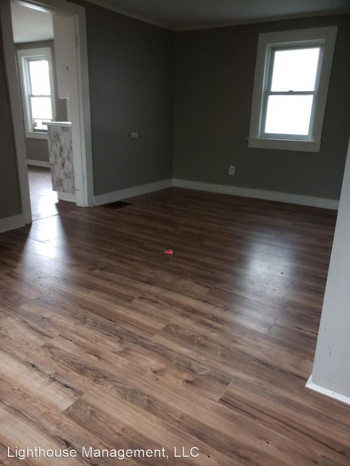 47-47.5 Woodward St. - Photo 2 of 11