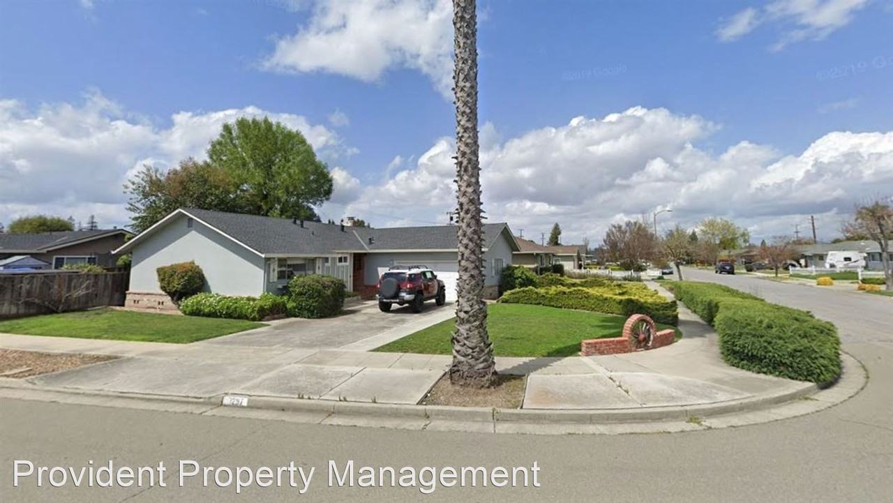 3297 Vistamont Dr - Photo 2 of 10