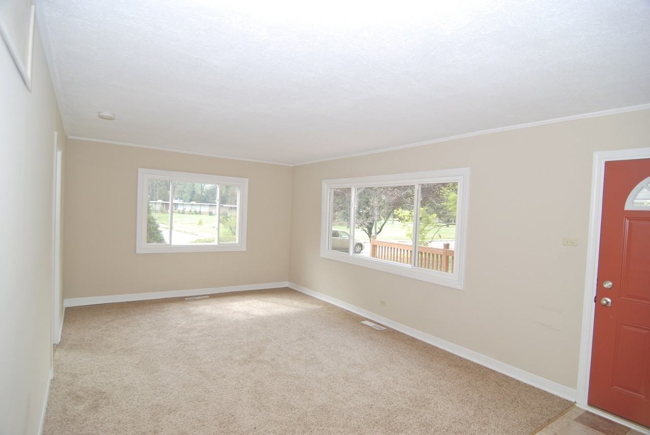 212 Nashua St - Photo 2 of 3