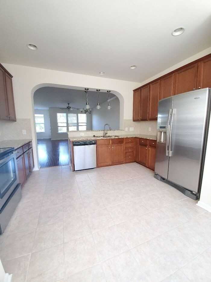 11190 Bridgewater Dr - Photo 2 of 28