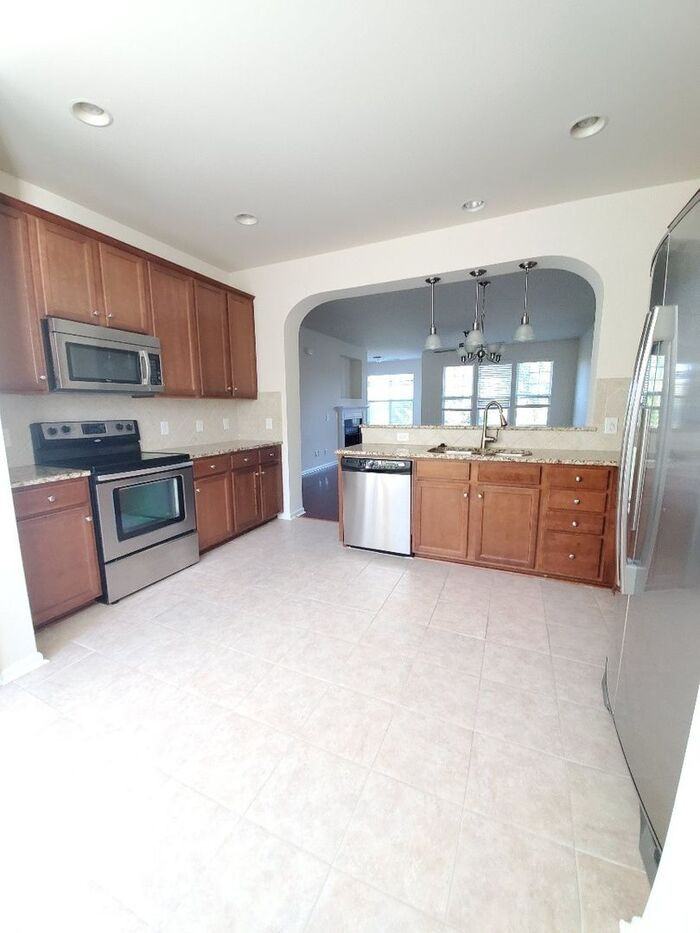 11190 Bridgewater Dr - Photo 3 of 28