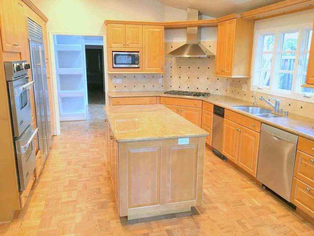 1146 Stanley Way - Photo 3 of 7