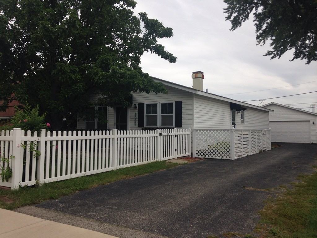 1015 N Lotus Dr - Photo 2 of 17