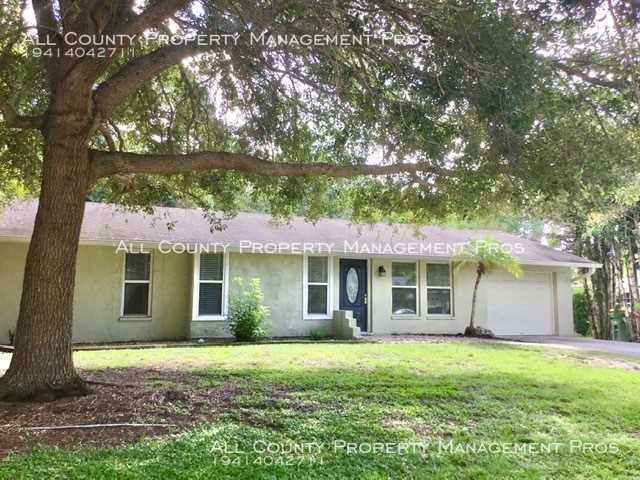 856 32nd St - Photo 2 of 13