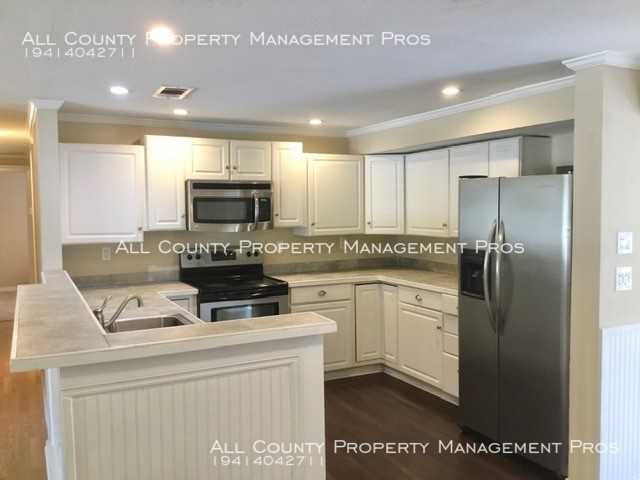 856 32nd St - Photo 3 of 13