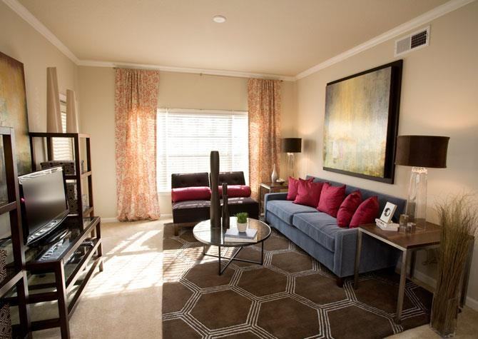 Post Hyde Park - Photo 3 of 19