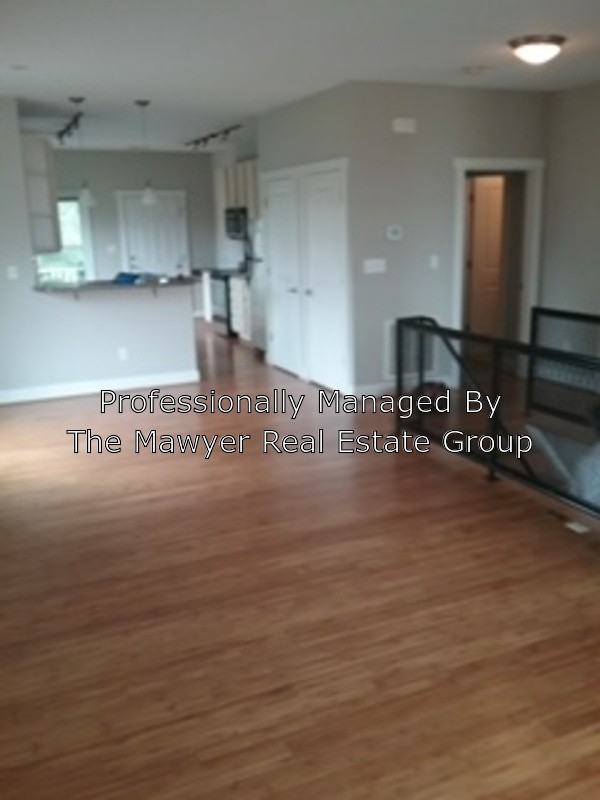 210 W 12th St #B - Photo 3 of 10