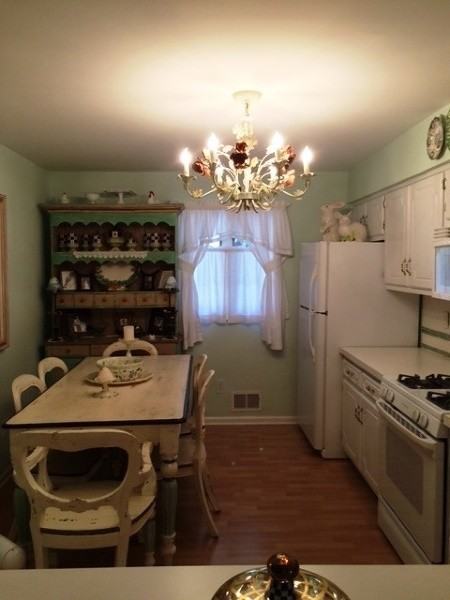 14 Essex Dr - Photo 2 of 5