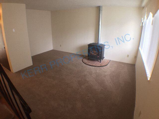 82 Sw Wallula Ave - Photo 2 of 19