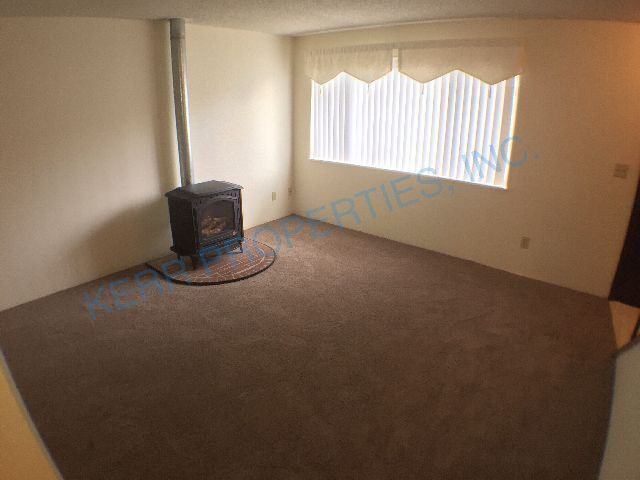 82 Sw Wallula Ave - Photo 3 of 19