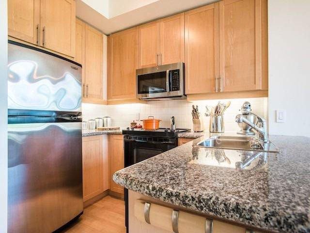 901 Queen Street - Photo 3 of 12