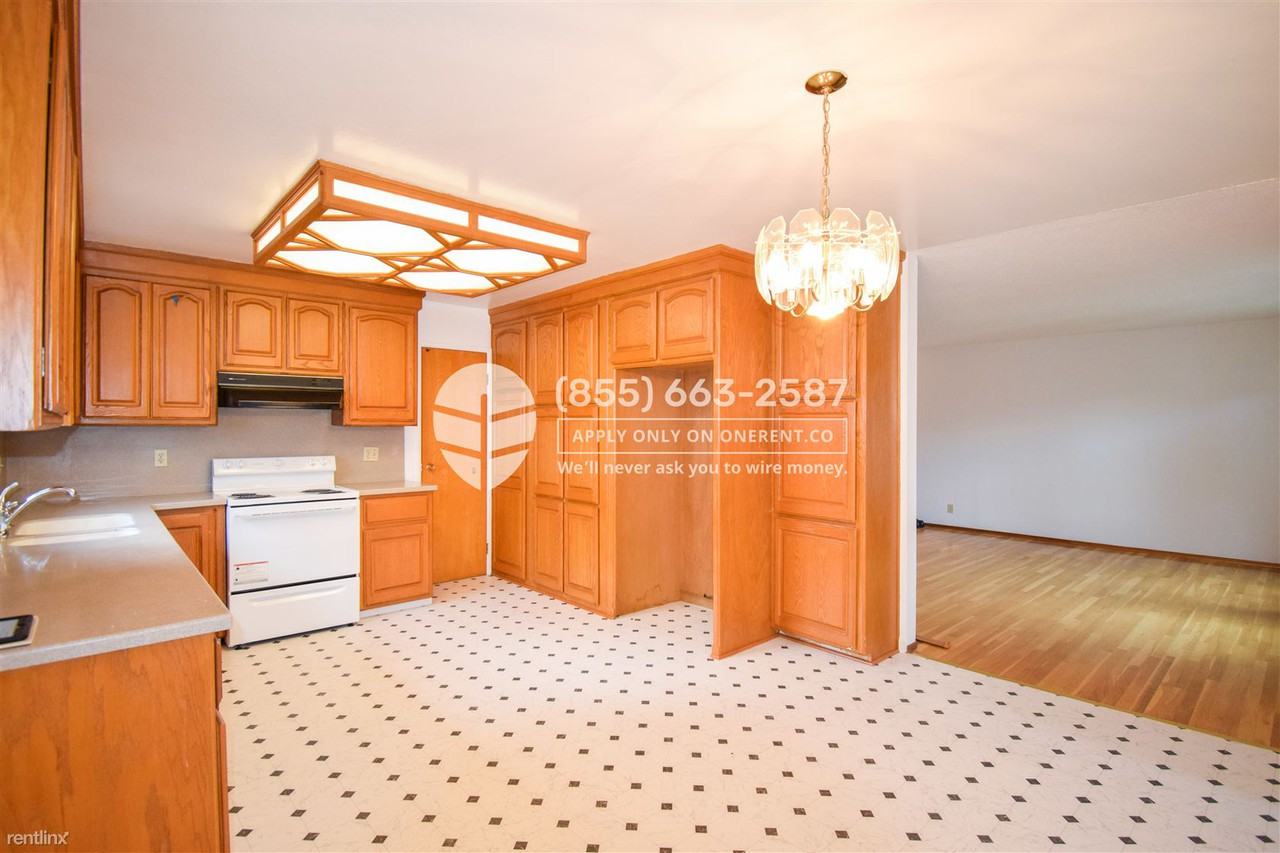 7111 Golden Gate Dr - Photo 3 of 16