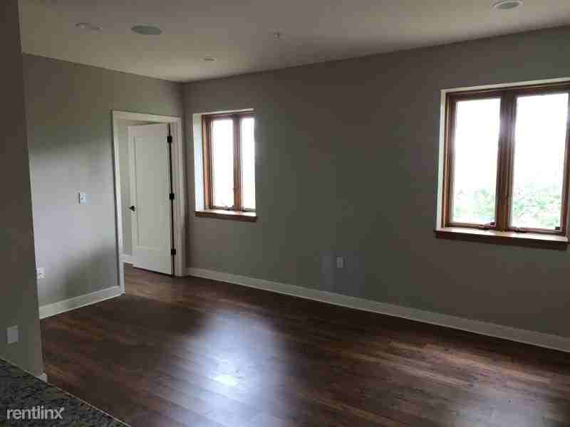22 22 1/2 High St 11 - Photo 2 of 8