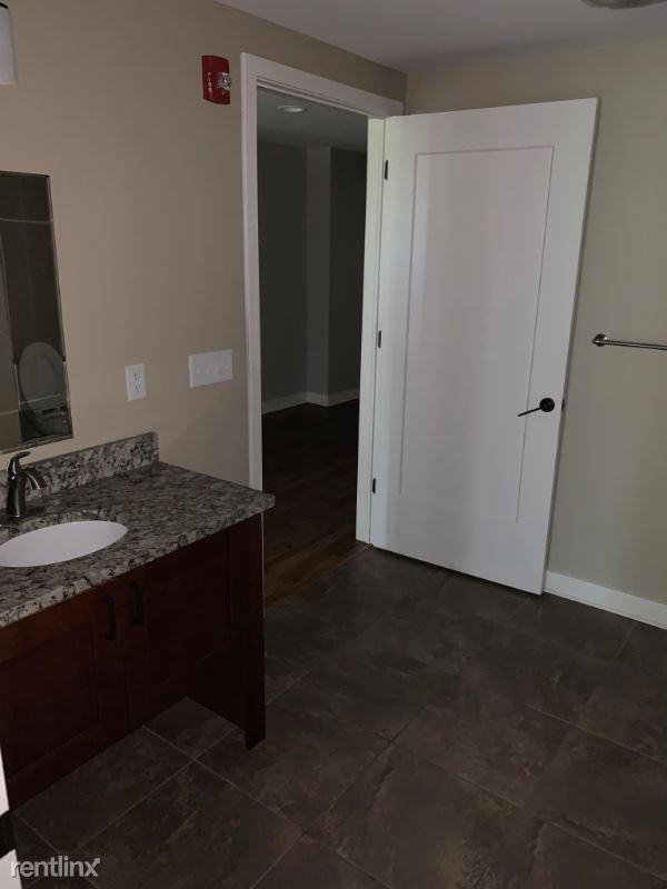 22 22 1/2 High St 11 - Photo 3 of 8