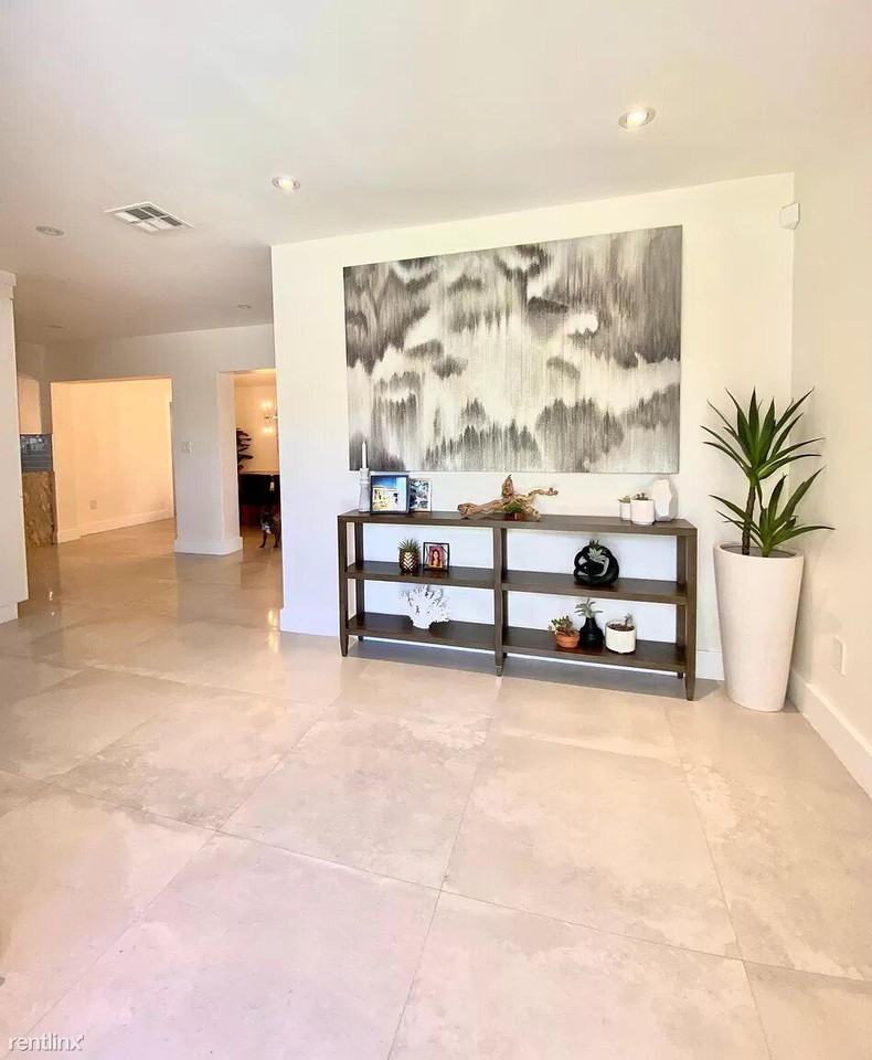 7890 Nw 176th St - Photo 2 of 15