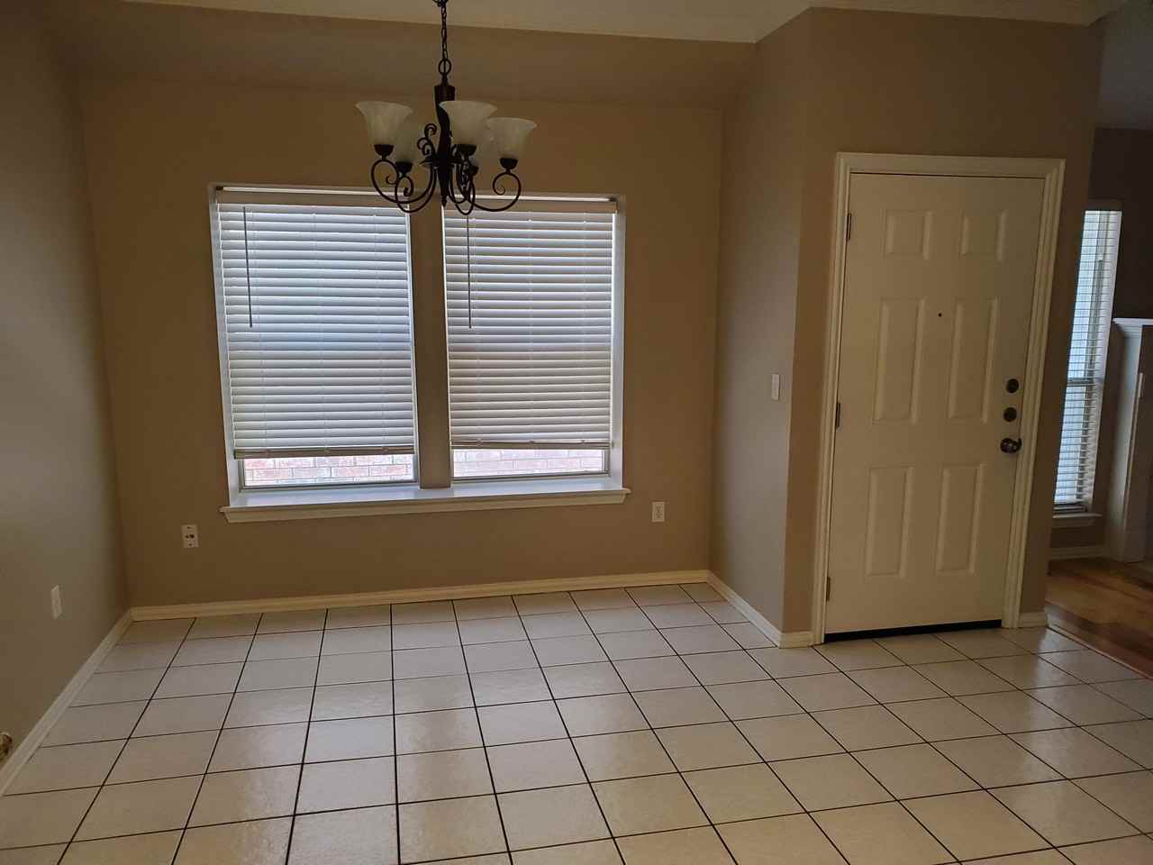 1905 Maplewood Trl - Photo 2 of 7