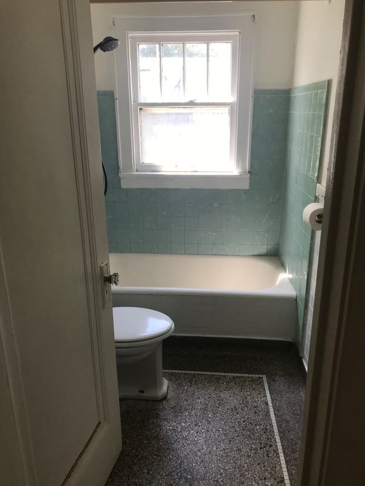 1605 Kearsley Park Blvd - Photo 3 of 4
