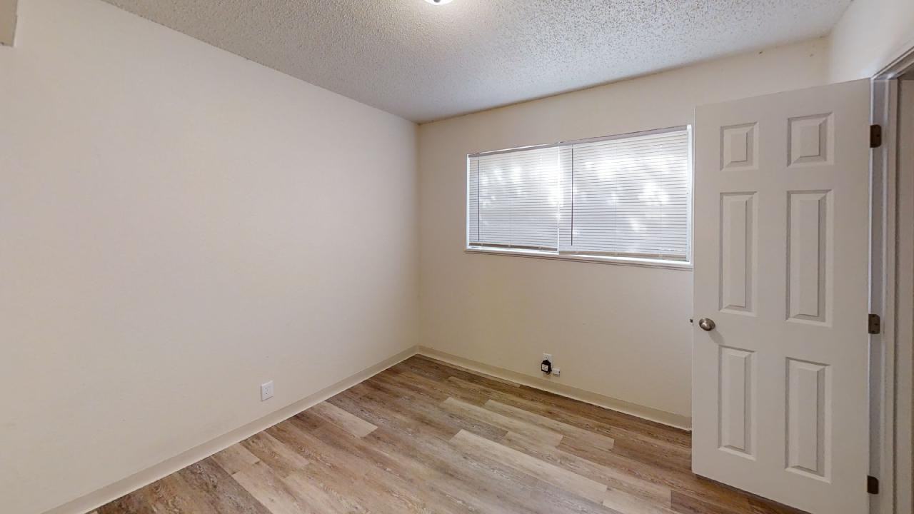 1550 Arizona Dr - Photo 3 of 7