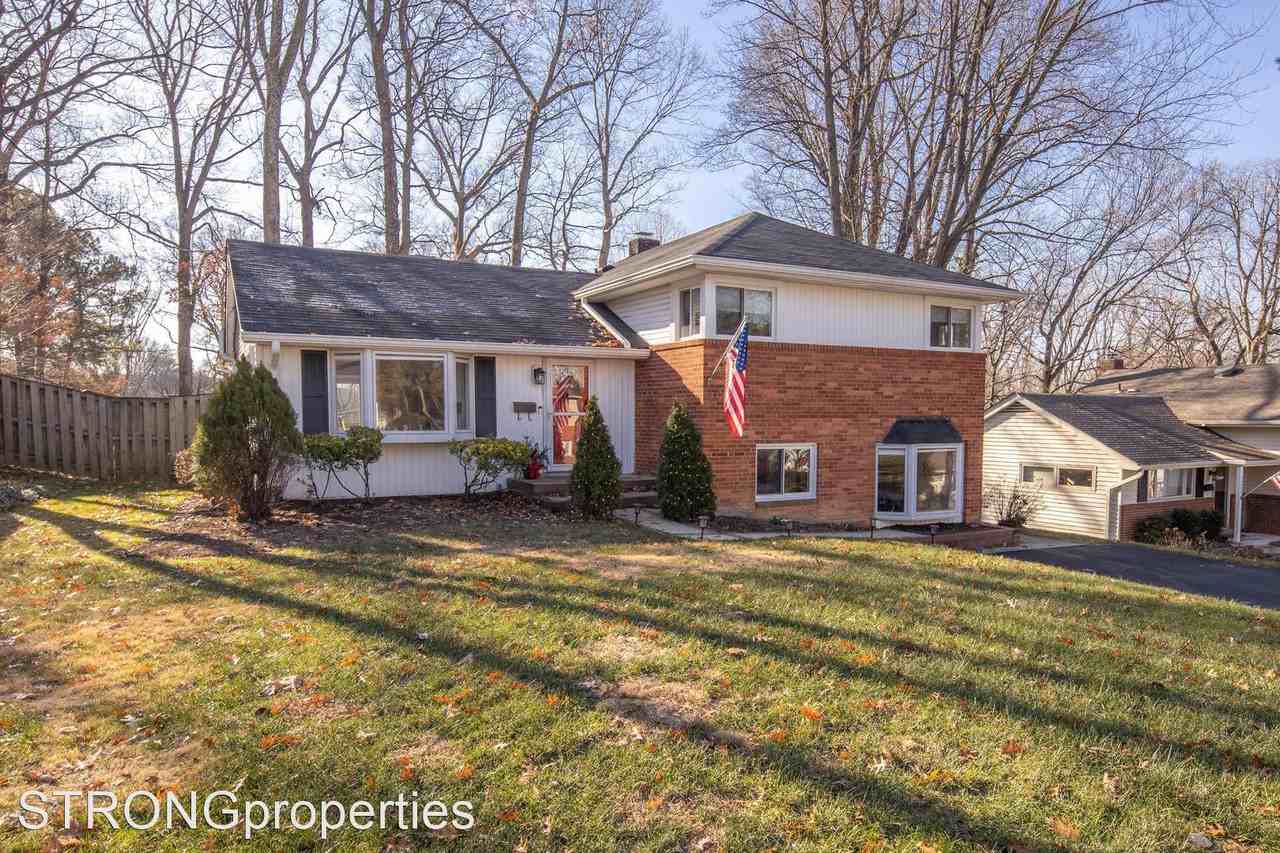 10827 Charles Dr - Photo 2 of 39